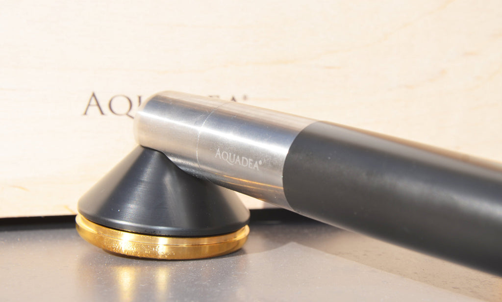 Titanium handle with gold resonance plate